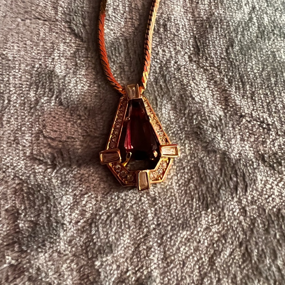 Christian Dior Elegant Gold and Purple Pendant necklace like new - Picture 5 of 8